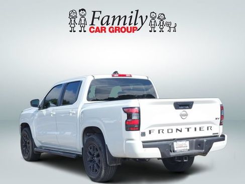 Used 2023 Nissan Frontier SV w/ Midnight Edition Package RWD image 3