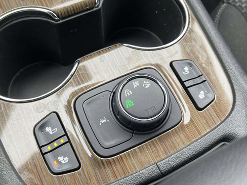 Used 2022 GMC Acadia SLE w/ Driver Convenience Package image 11