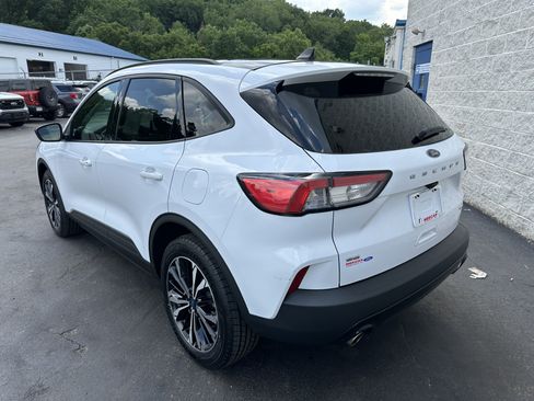 Certified 2022 Ford Escape SE w/ SE Sport Appearance Package AWD/4WD image 5