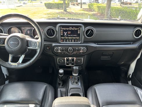 Used 2019 Jeep Wrangler Unlimited Sahara AWD/4WD image 31