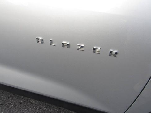 Used 2020 Chevrolet Blazer LT w/ Sound & Technology Package FWD image 16