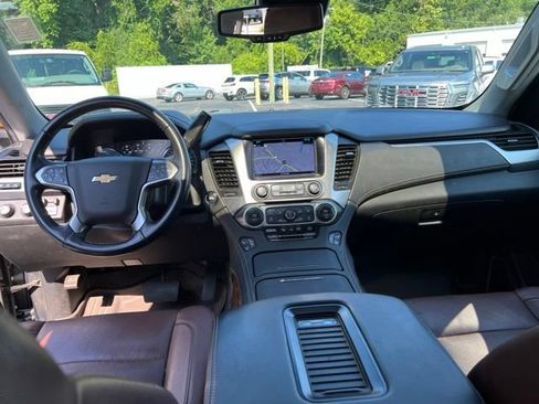 Used 2020 Chevrolet Suburban Premier w/ Premier Plus Edition AWD/4WD image 29