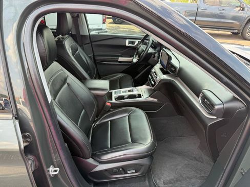 Used 2023 Ford Explorer XLT w/ Equipment Group 202A RWD image 20