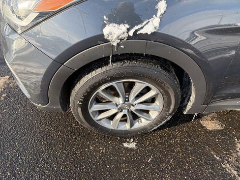 Used 2017 Hyundai Santa Fe SE image 12