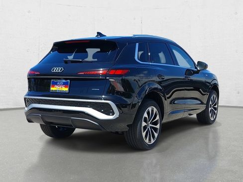 New 2026 Audi Q3 quattro 2.0T AWD/4WD image 5
