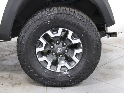 Used 2023 Toyota Tacoma TRD Off-Road w/ Technology Package AWD/4WD image 11