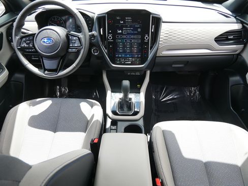 Used 2025 Subaru Forester Premium AWD/4WD image 10