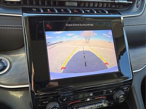 Used 2022 Jeep Grand Cherokee Limited image 28