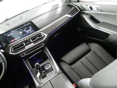 Used 2022 BMW X5 xDrive40i w/ Premium Package image 11