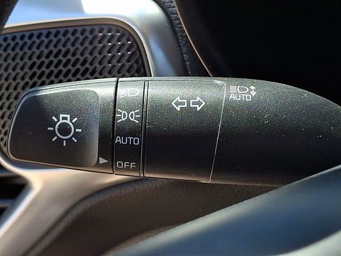 Used 2025 Kia Soul LX w/ LX Technology Package FWD image 24