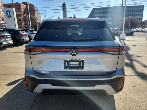 Used 2026 Volkswagen Tiguan SE image 4