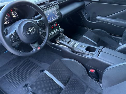 Used 2023 Toyota GR86 Premium image 10