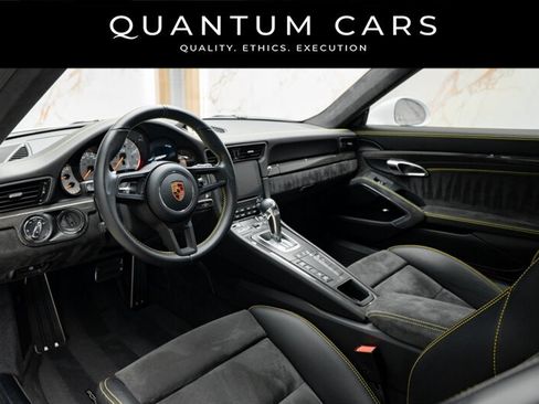 Used 2018 Porsche 911 GT3 RWD image 32