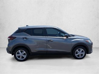 Used 2025 Nissan Kicks Play S FWD video 4