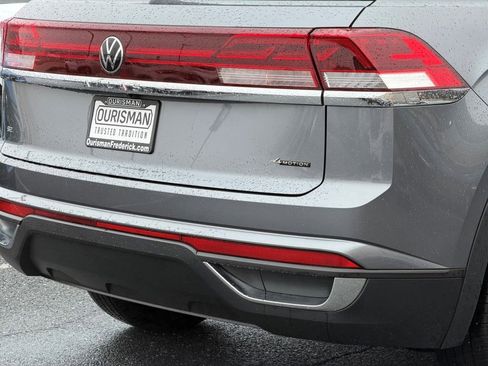 Used 2024 Volkswagen Atlas Cross Sport SE image 12