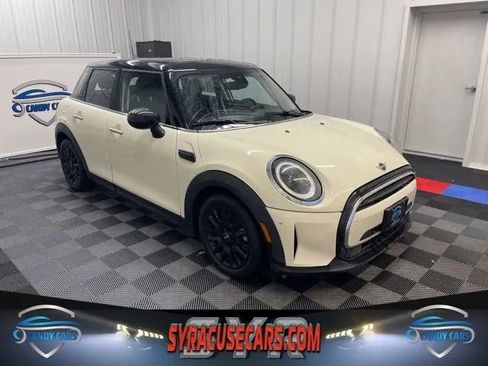 Used 2022 MINI Cooper 4-Door Hardtop image 1