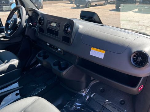 New 2025 Mercedes-Benz Sprinter 2500 image 18