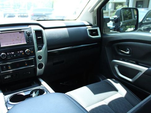 Used 2019 Nissan Titan SV w/ SV Convenience Package AWD/4WD image 16