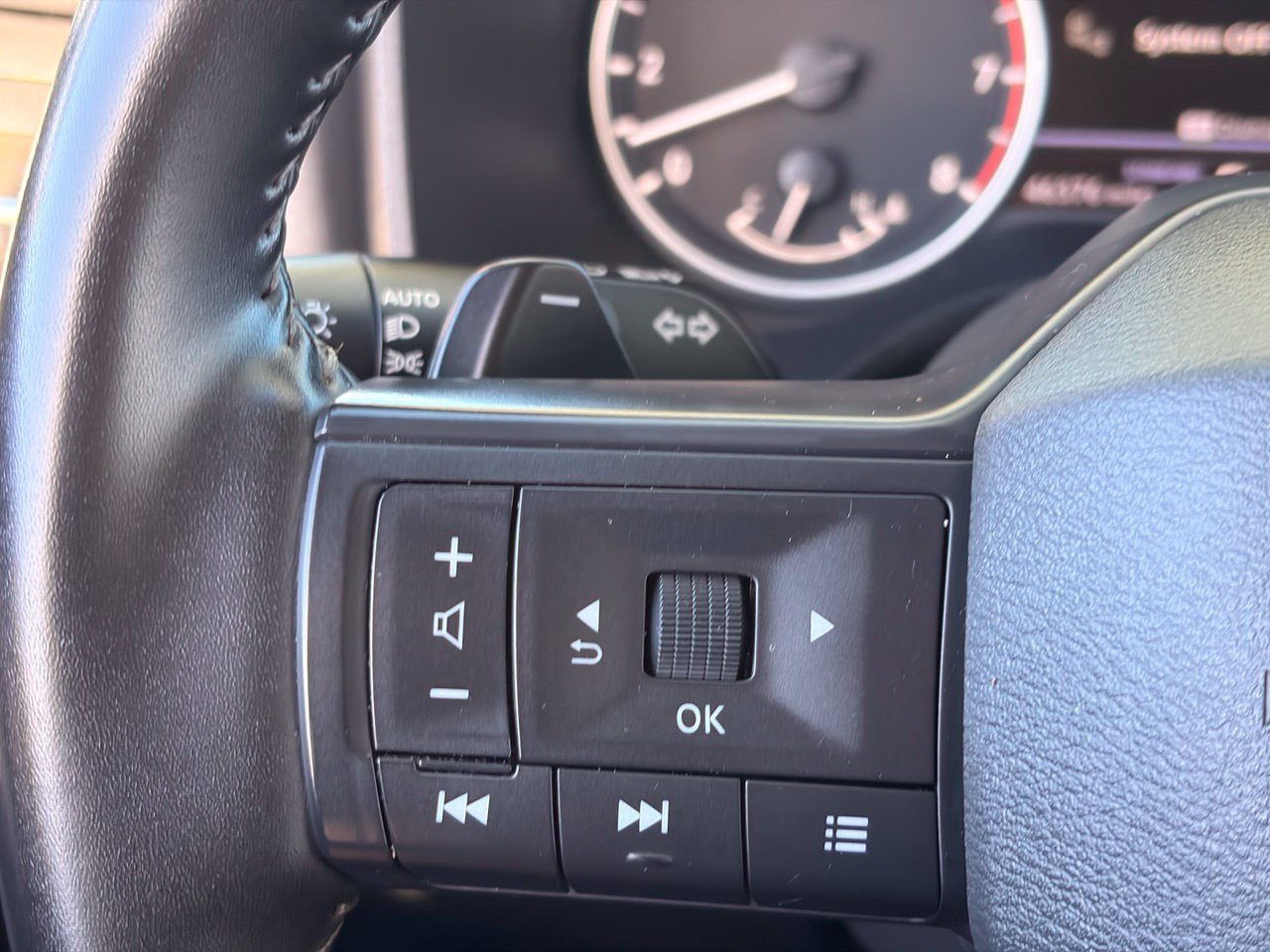Certified 2025 Nissan Rogue SV FWD image 29