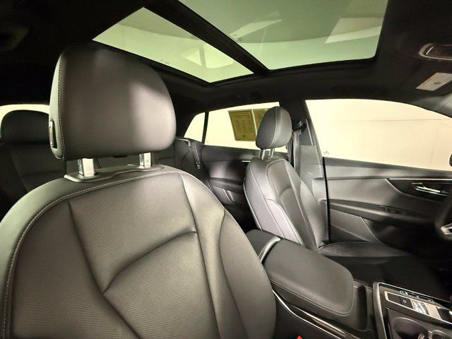 Used 2019 Audi Q8 Premium Plus w/ Premium Plus AWD/4WD image 30