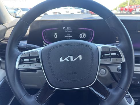 Used 2024 Kia Telluride S FWD image 17