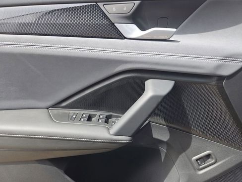 New 2026 Volkswagen Tiguan SE FWD image 18