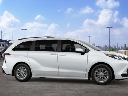 New 2026 Toyota Sienna XLE FWD image 15