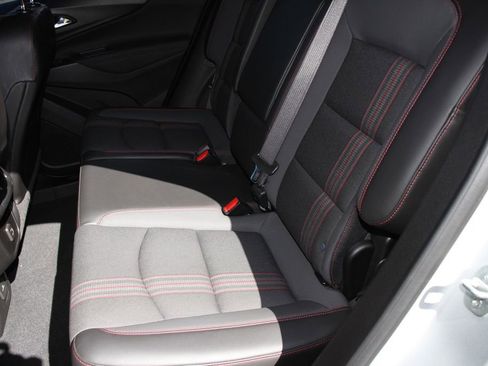Used 2022 Chevrolet Equinox RS w/ Infotainment Package FWD image 21