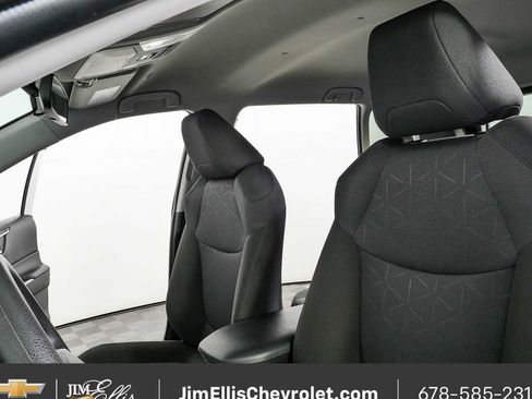 Used 2025 Toyota RAV4 XLE FWD image 7