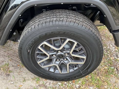 Used 2025 Jeep Wrangler Unlimited Sahara AWD/4WD image 31