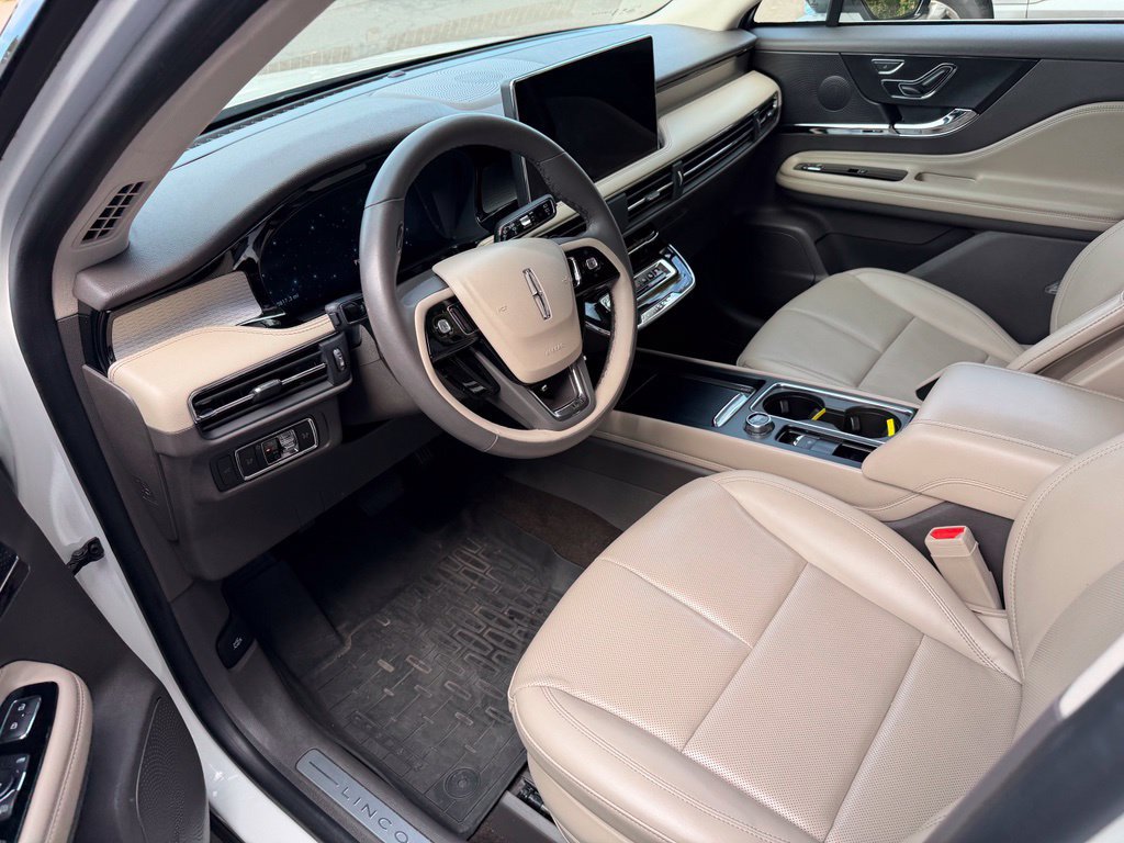 Used 2023 Lincoln Corsair AWD w/ Equipment Group 101A image 5