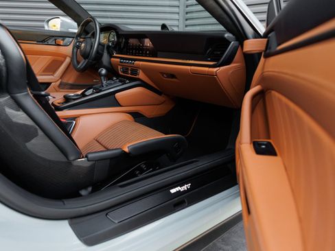 Certified 2024 Porsche 911 GT3 RS RWD image 39