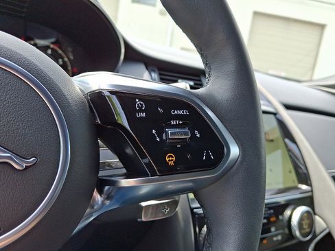 Certified 2024 Jaguar E-PACE R-Dynamic SE image 22