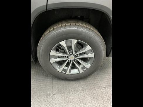 New 2027 Chevrolet Equinox LT w/ LPO, Floor Liner Package AWD/4WD image 35