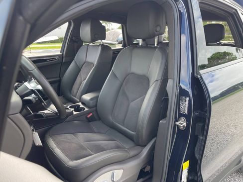 Used 2018 Porsche Macan AWD/4WD image 16