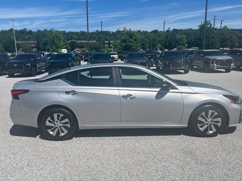 Used 2024 Nissan Altima 2.5 S FWD image 2