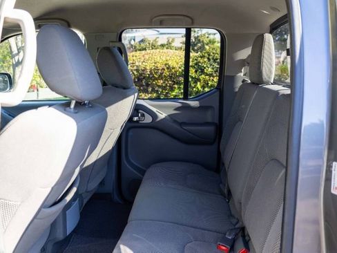 Used 2021 Nissan Frontier SV w/ Midnight Edition Floor Mats image 41