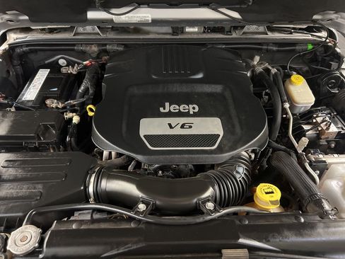 Used 2018 Jeep Wrangler Unlimited Sahara image 23