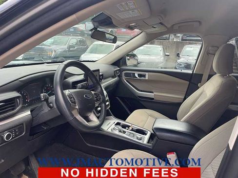 Used 2023 Ford Explorer XLT AWD/4WD image 2