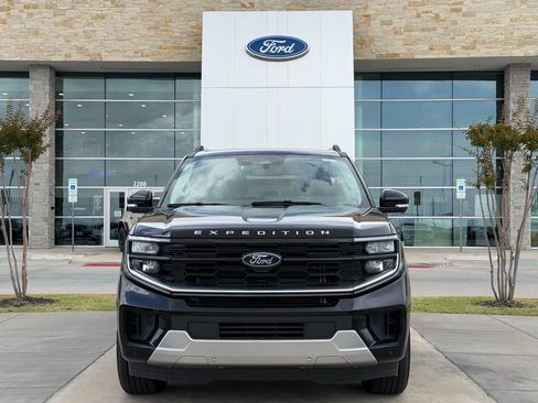 Used 2026 Ford Expedition Max Platinum AWD/4WD image 2