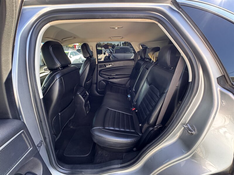 Used 2020 Ford Edge SEL FWD image 17