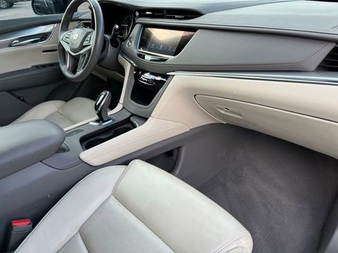 Used 2017 Cadillac XT5 Luxury w/ Driver Awareness Package image 24