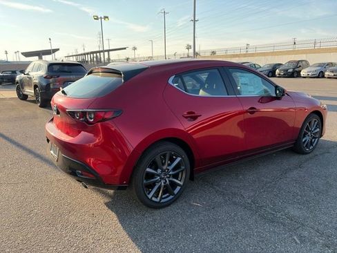 New 2026 MAZDA MAZDA3 Hatchback w/ Preferred Pkg FWD image 5