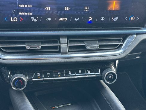 Used 2025 Chevrolet Equinox EV LT w/ Convenience Package image 32