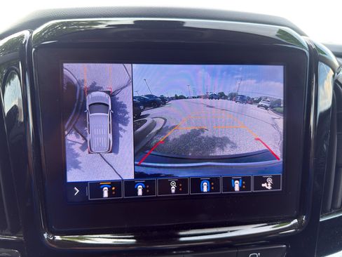 Used 2021 Chevrolet Traverse Premier w/ Redline Edition AWD/4WD image 31
