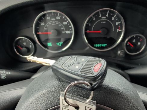 Used 2017 Jeep Wrangler Unlimited Sahara image 24