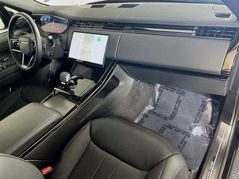 Used 2025 Land Rover Range Rover Sport SE image 31