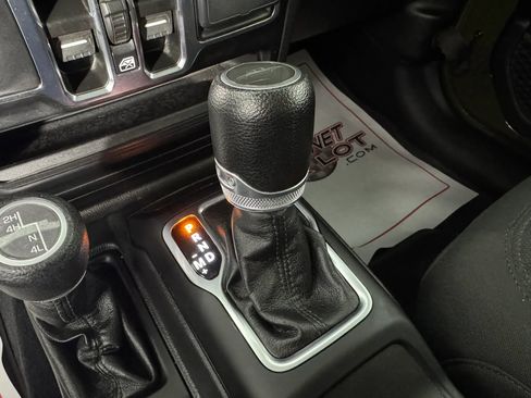 Used 2023 Jeep Gladiator Sport AWD/4WD image 25