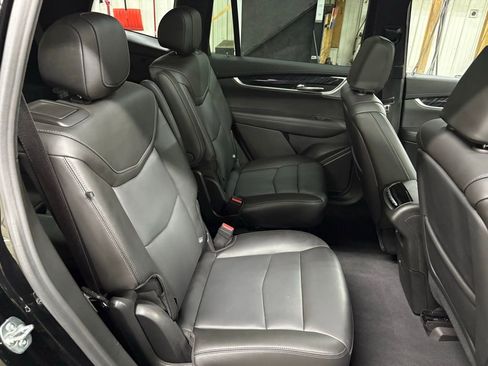 Used 2025 Cadillac XT6 Premium Luxury AWD/4WD image 17