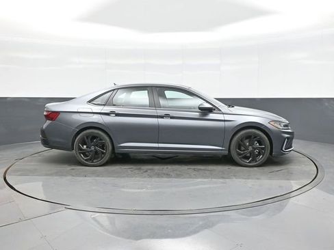 New 2026 Volkswagen Jetta SE image 8